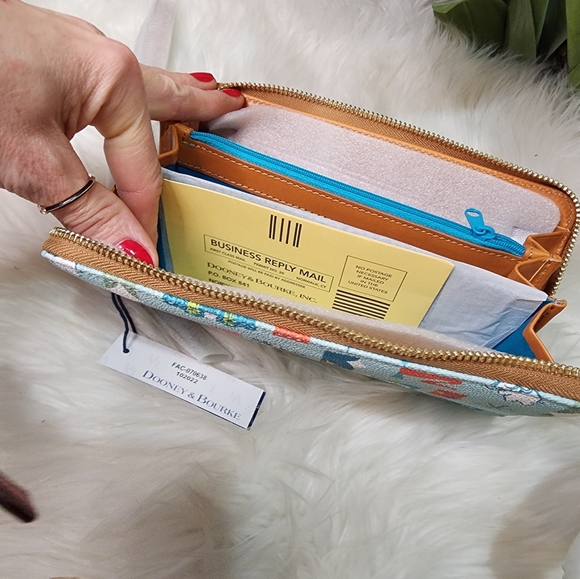 Dooney & Bourke Disney World Disneyland Fantasyland Zippered Wristlet Wallet new - Picture 5 of 10